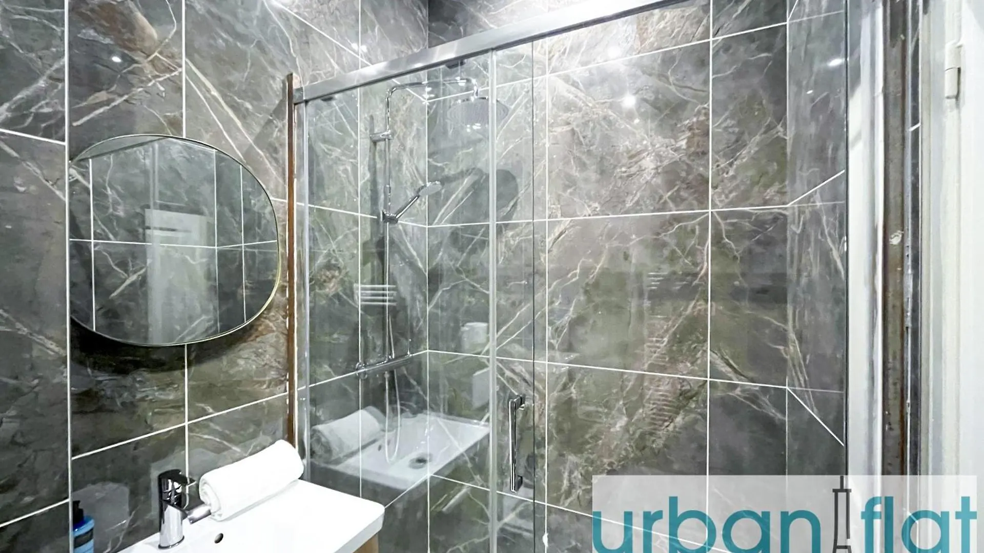 Urban Flat 63 - Beautiful 3 Bedroom Flat Champs-Elysees Paris Apartment