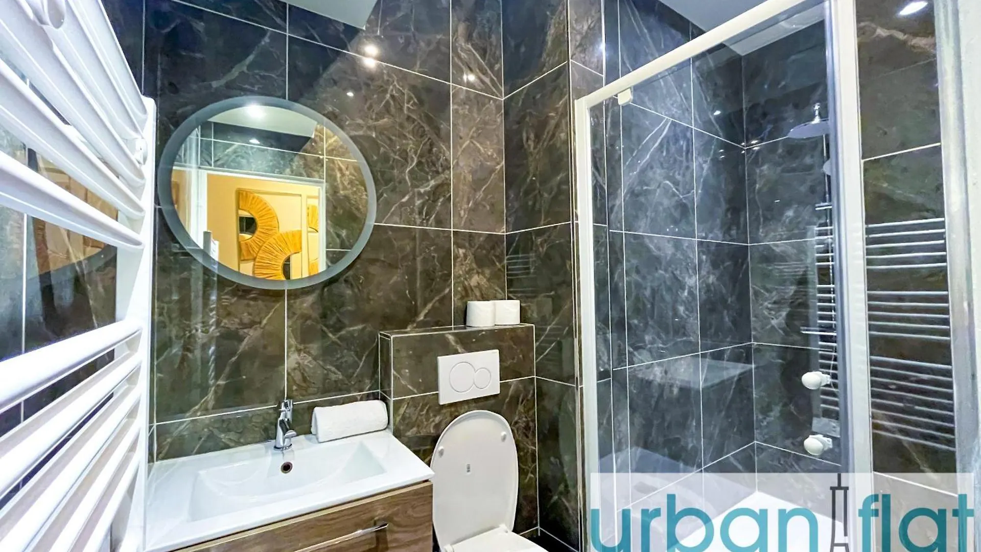 Urban Flat 63 - Beautiful 3 Bedroom Flat Champs-Elysees Paris France