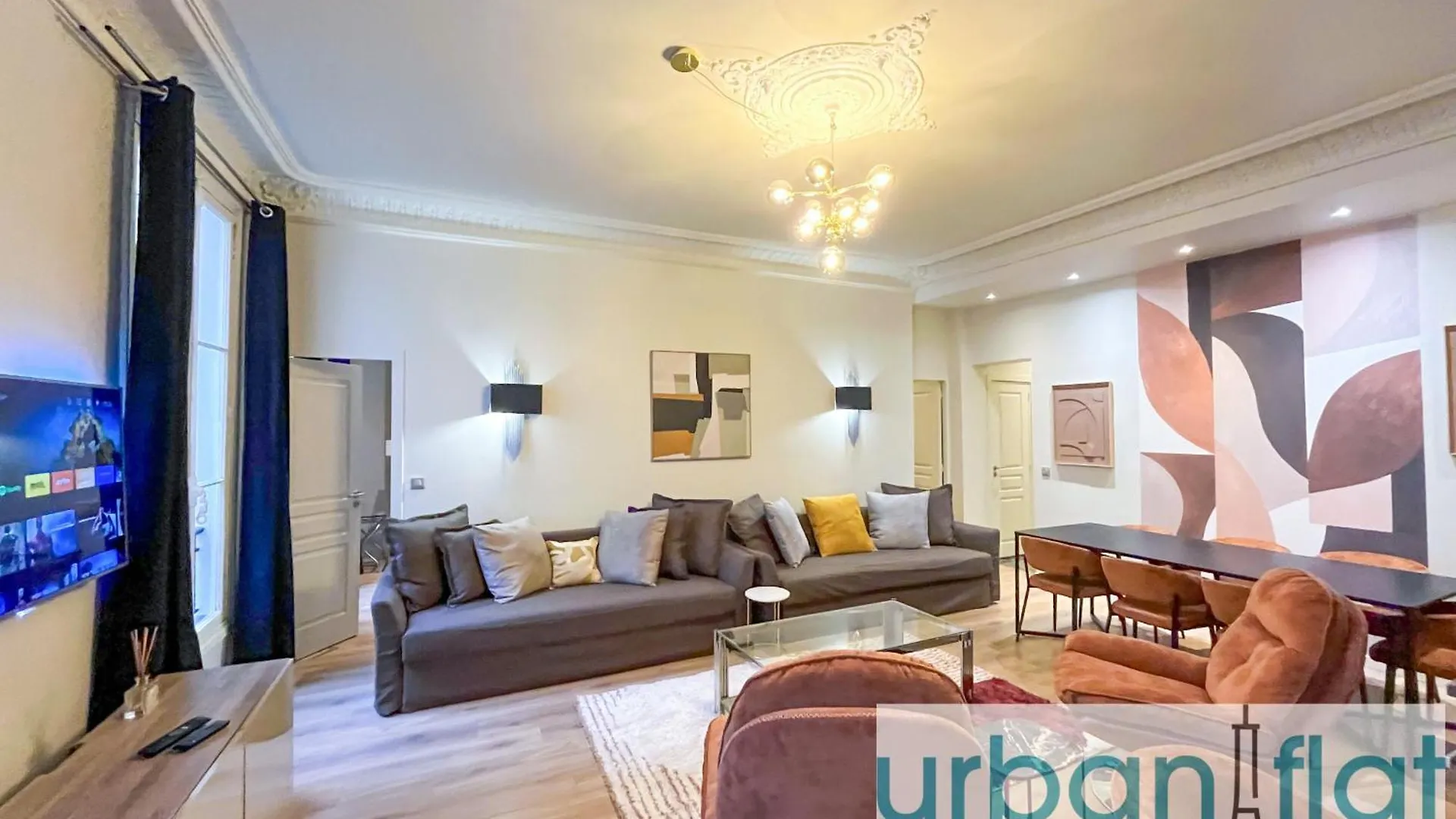 Urban Flat 63 - Beautiful 3 Bedroom Flat Champs-Elysees Paris Apartment