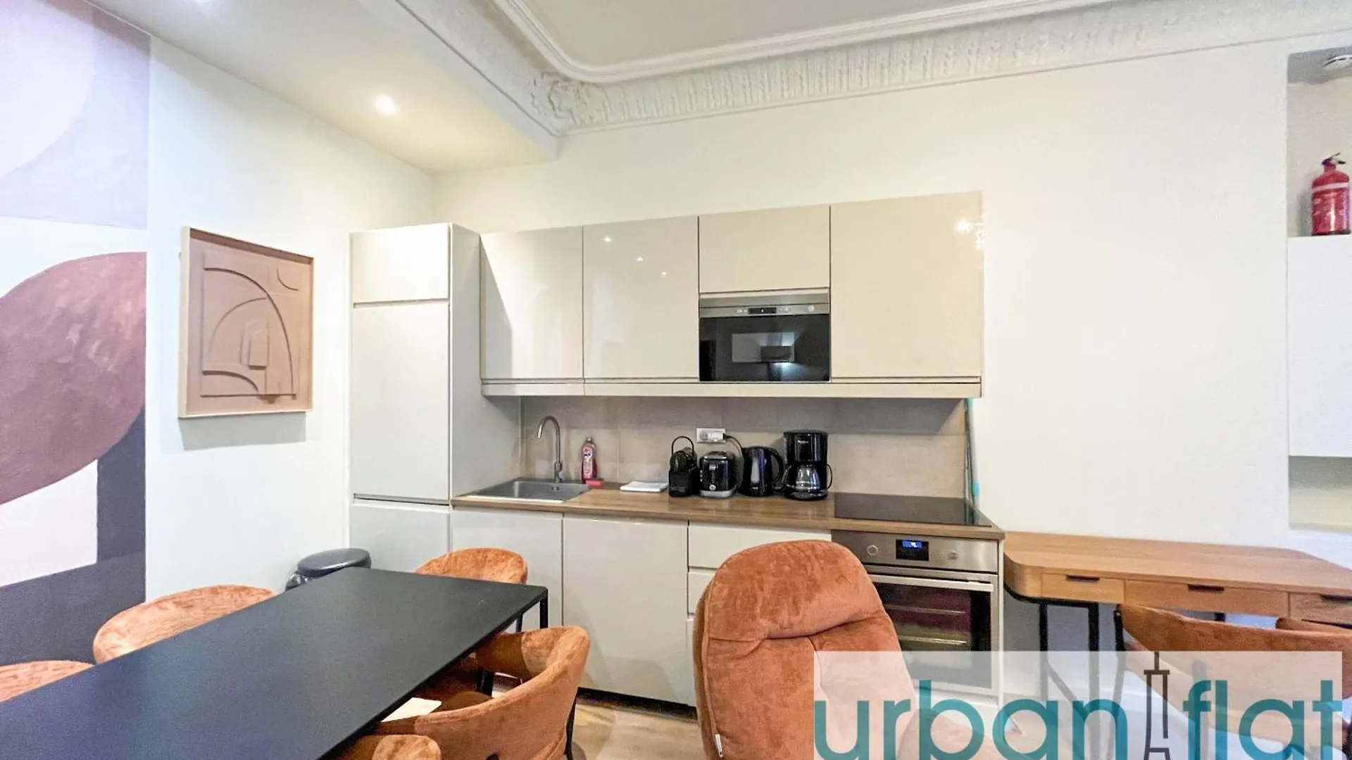 Urban Flat 63 - Beautiful 3 Bedroom Flat Champs-Elysees Paris